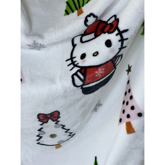 Hello Kitty Christmas Plush Throw 2025- Festive Holiday Blanket 50x70 New - Picture 2 of 8